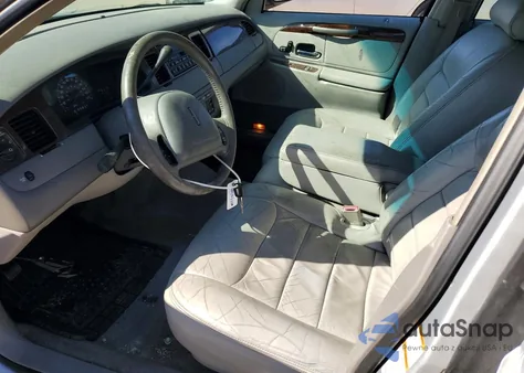 2000 Lincoln Town Car Executive z USA, uszkodzony, nr VIN 1LNHM81W3YY876806